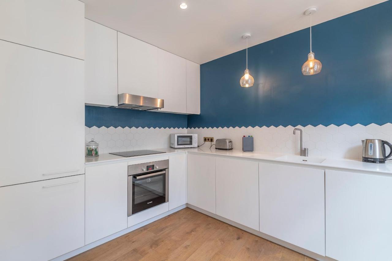 Spacious Apartment Rated 4 Stars In The Heart Of The Old Town Анси Екстериор снимка