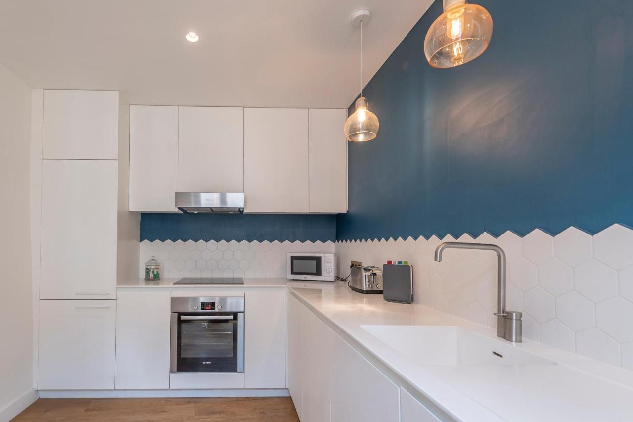 Spacious Apartment Rated 4 Stars In The Heart Of The Old Town Анси Екстериор снимка