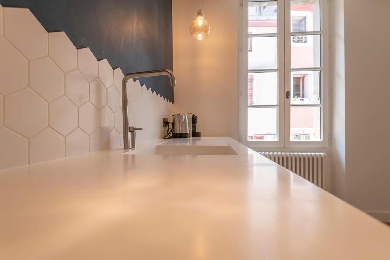 Spacious Apartment Rated 4 Stars In The Heart Of The Old Town Анси Екстериор снимка